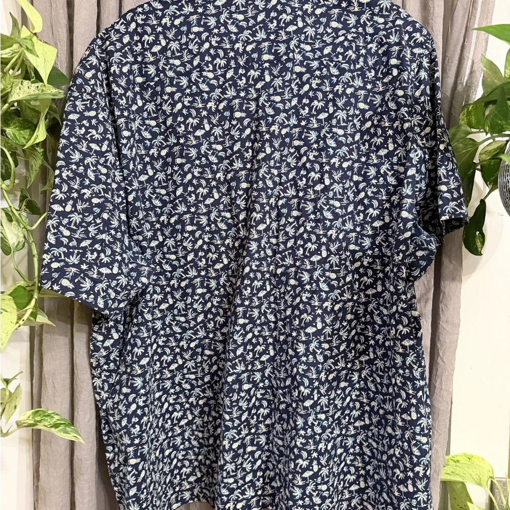 Vineyard Vines Blue White Patterned pineapple palm tree size 2x mint cond - Picture 6 of 6